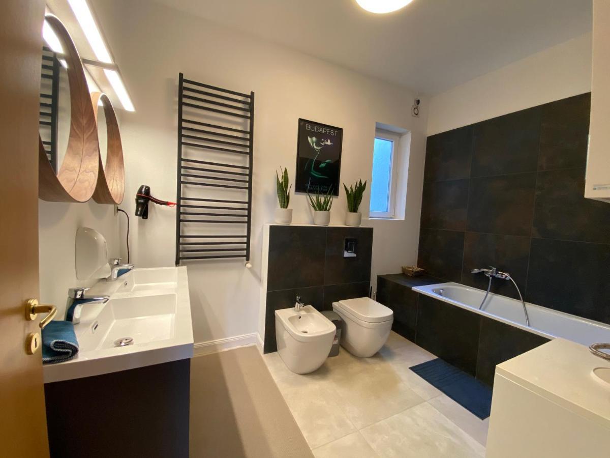 2 Bedroom 107 M2 Loft With Balcony Budapest Eksteriør bilde
